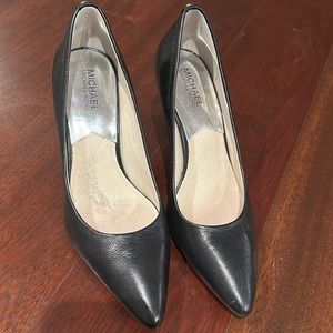 Michael Kors black pumps size 9. Excellent condition, only worn 2-3 times!